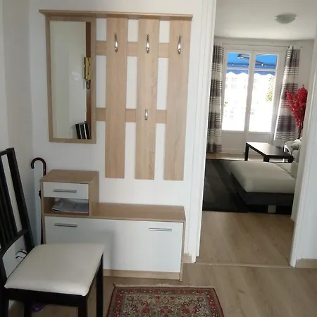 Les Floralies Apartment